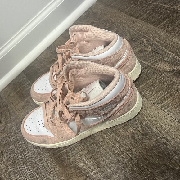 Gradeschool sized Jordan 1s